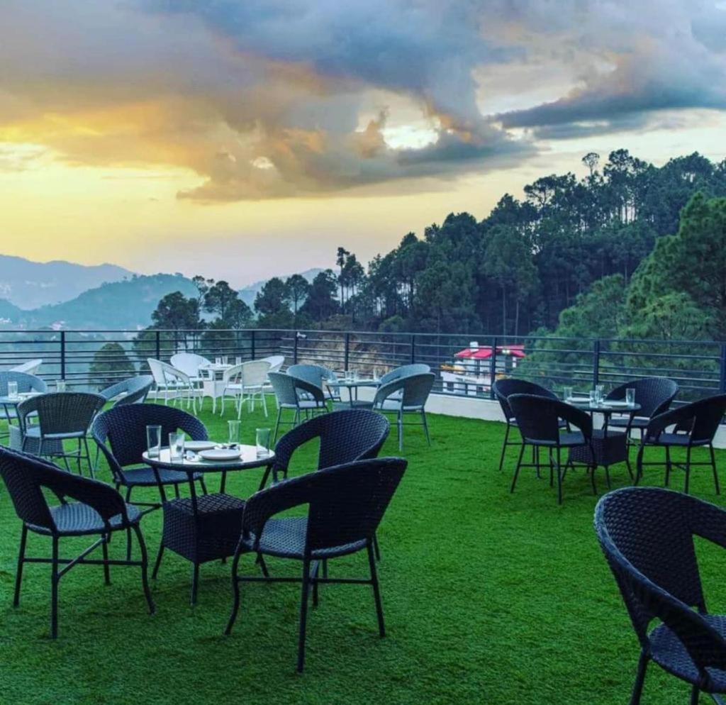 Mountain Height Kasauli Apartment Exterior photo